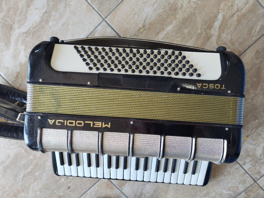 HARMONIKA MELODIJA TOSCA U TRGOVINI - cover