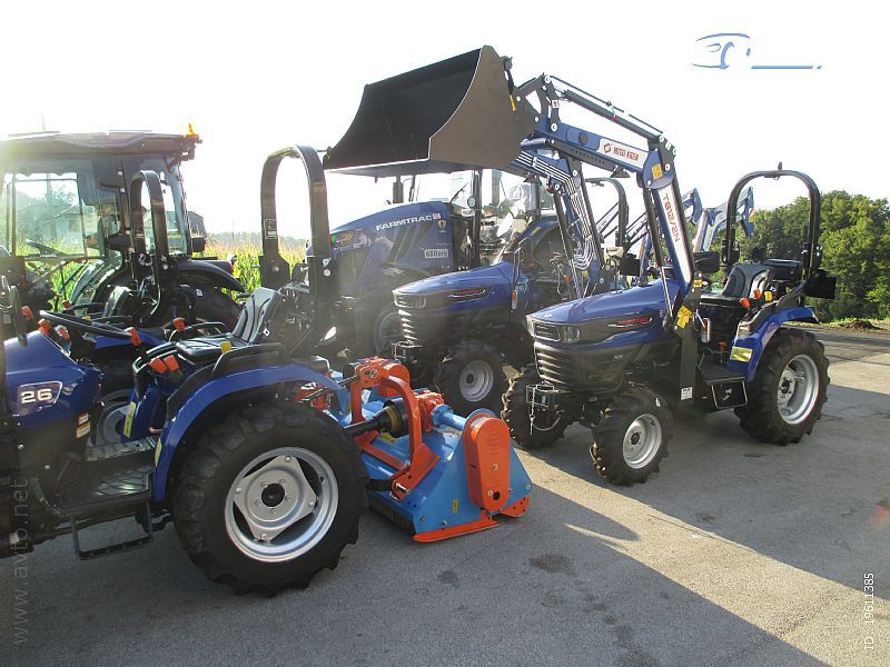Farmtrac utovarivač s komadićima - cover