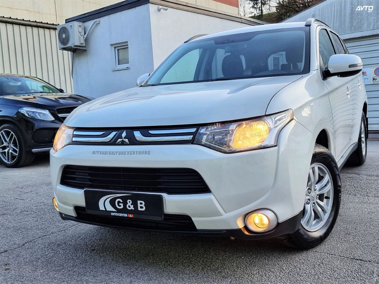 Mitsubishi Outlander  2.2 DI-D 4WD - 4x4 - TOP - - cover