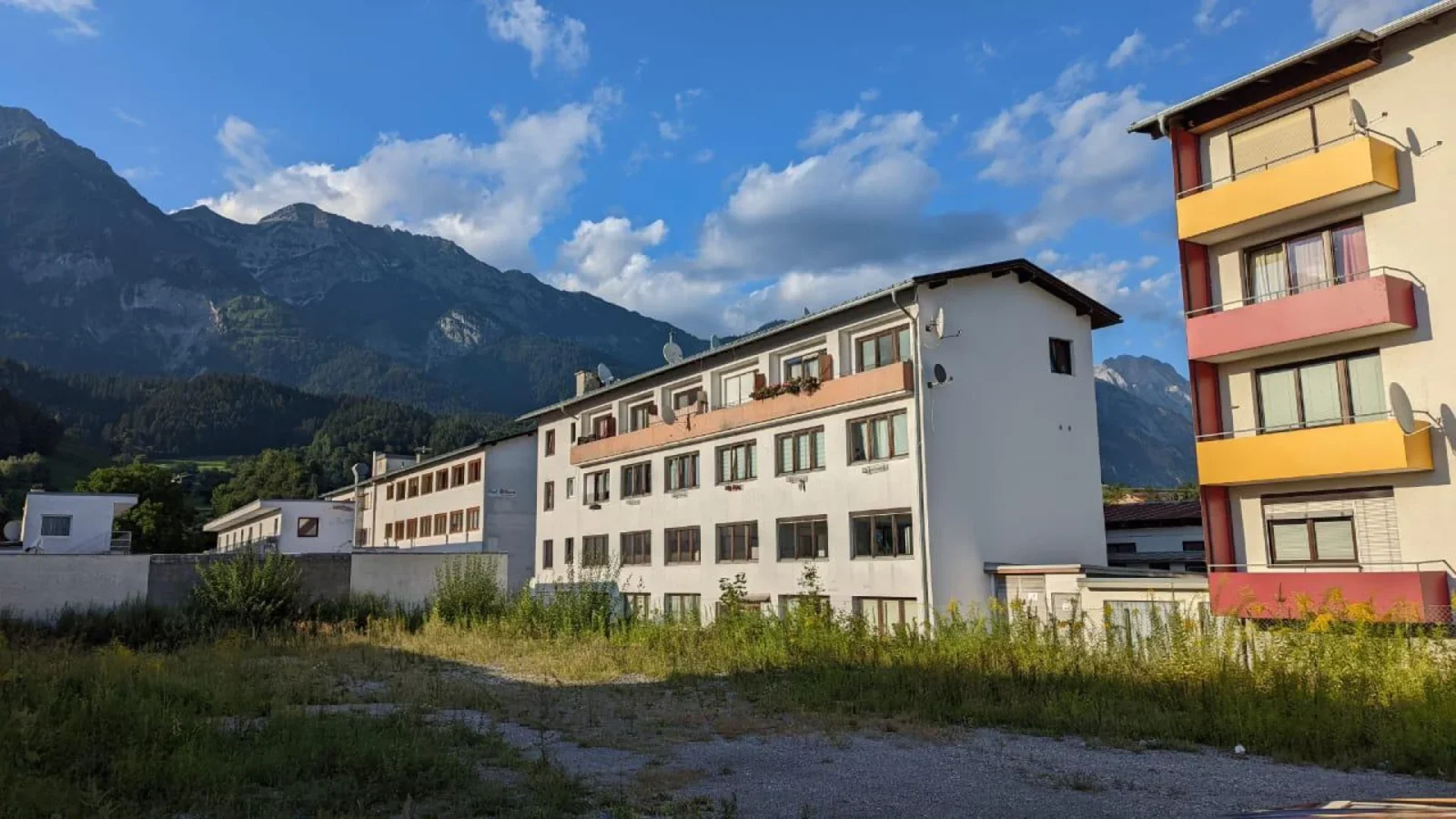 Poslovni prostor sa 6 stanova na top lokaciji u Innsbrucku - idealno za investitore! - cover