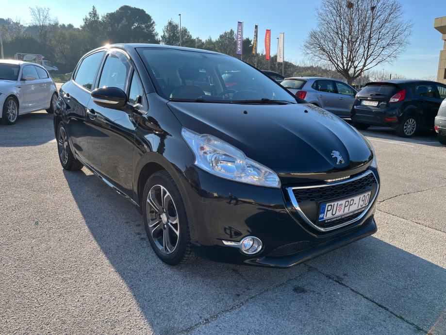 Peugeot 208 1,2 VTi - cover