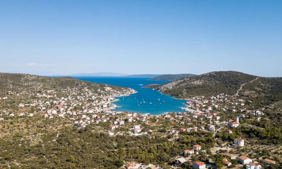 Zemljište na prodaju Vinišće (Marina) - MARINA VINIŠĆE GRAĐEVNO ZEMLJIŠTE 1205 M2 S POGLEDOM NA MORE, € 170.000, 1.205 m² - cover
