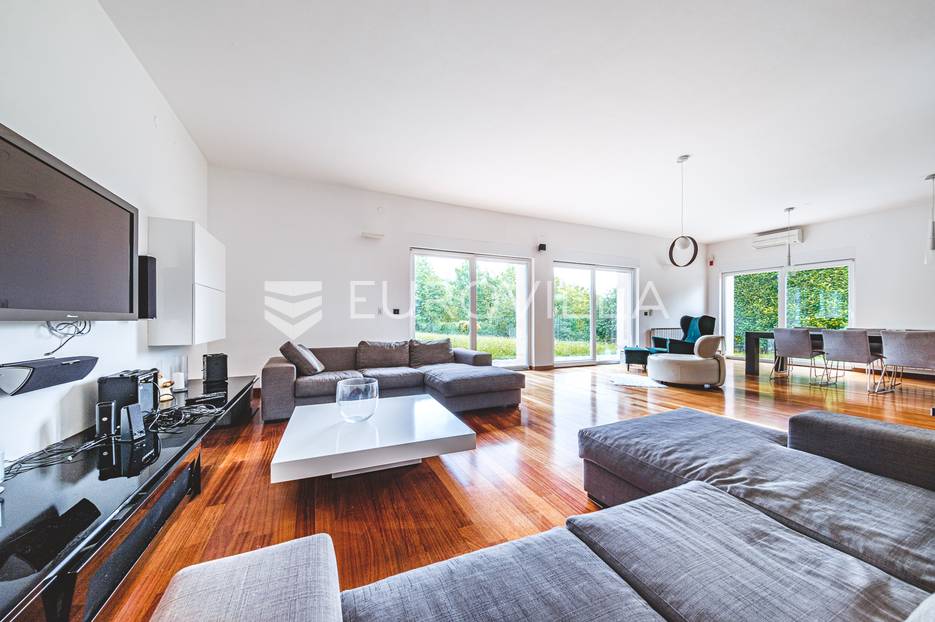 Zagreb, Šestine, luksuzna villa s prostranom okućnicom i bazenom - cover