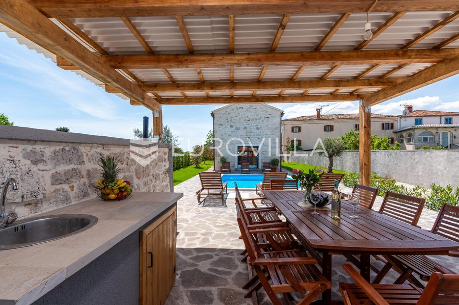 Istra, Poreč prekrasna kamena vila s bazenom 133 m2 - cover