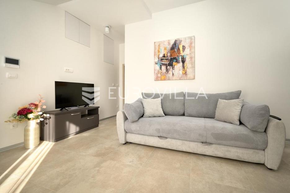 Kaštel Kambelovac, prekrasan jednosoban stan za najam - cover