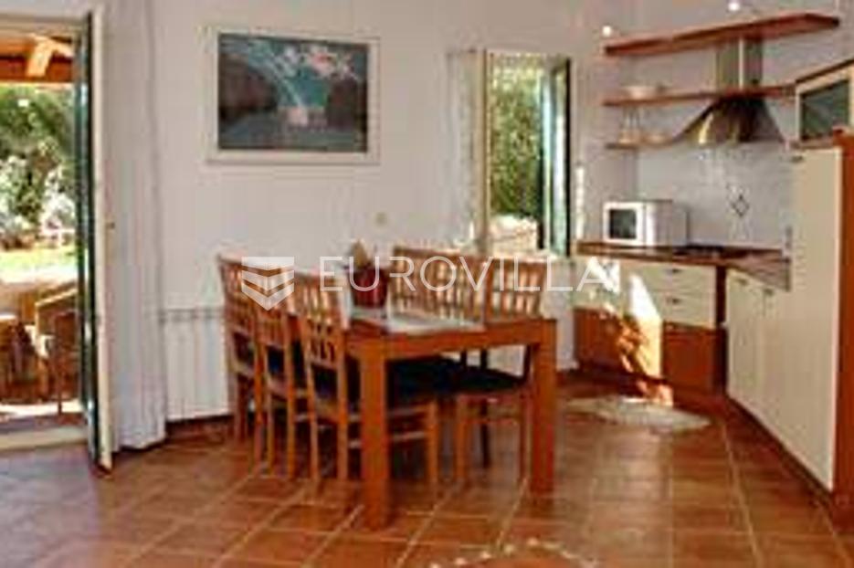 Istra, Rovinj, najam dvosobnog stan u prizemlju zgrade s dvije spavaće sobe i terasom i vrtom - cover