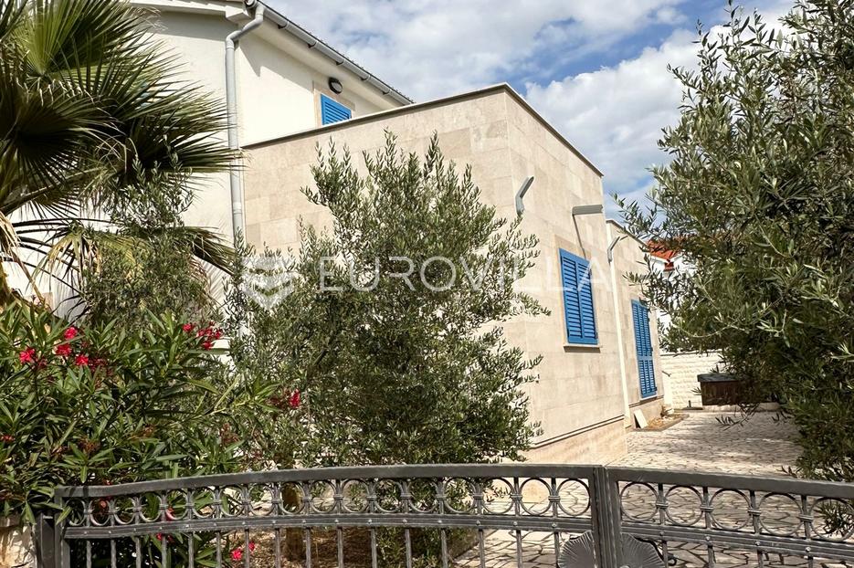 Pag, Povljana, kuća s dva stana na izvrsnoj lokaciji i  pogledom na more - cover