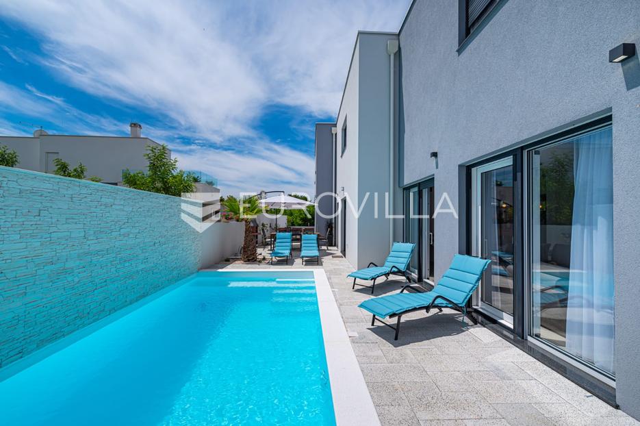 Zadar, Zaton, moderna kuća s bazenom na lijepoj lokaciji - cover