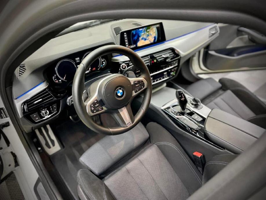 BMW 530e M PAKET RADAR NAVI PRO H&amp;K 20” AMBILIGHT, LEASING JAMSTVO - cover