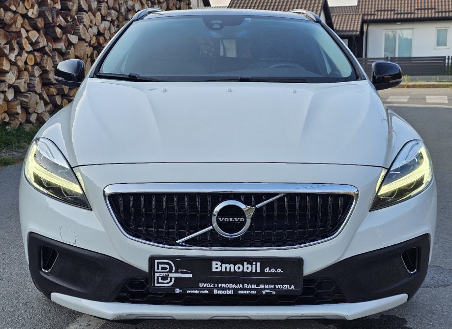 Volvo V40 Cross Country D2 Automatic,OVERSTA EDITION,LEASING,JAMSTVO - cover