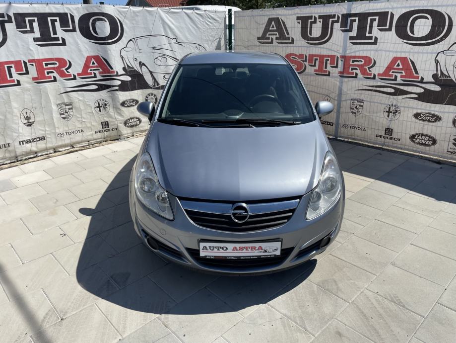 Opel Corsa 1,2 16V - cover