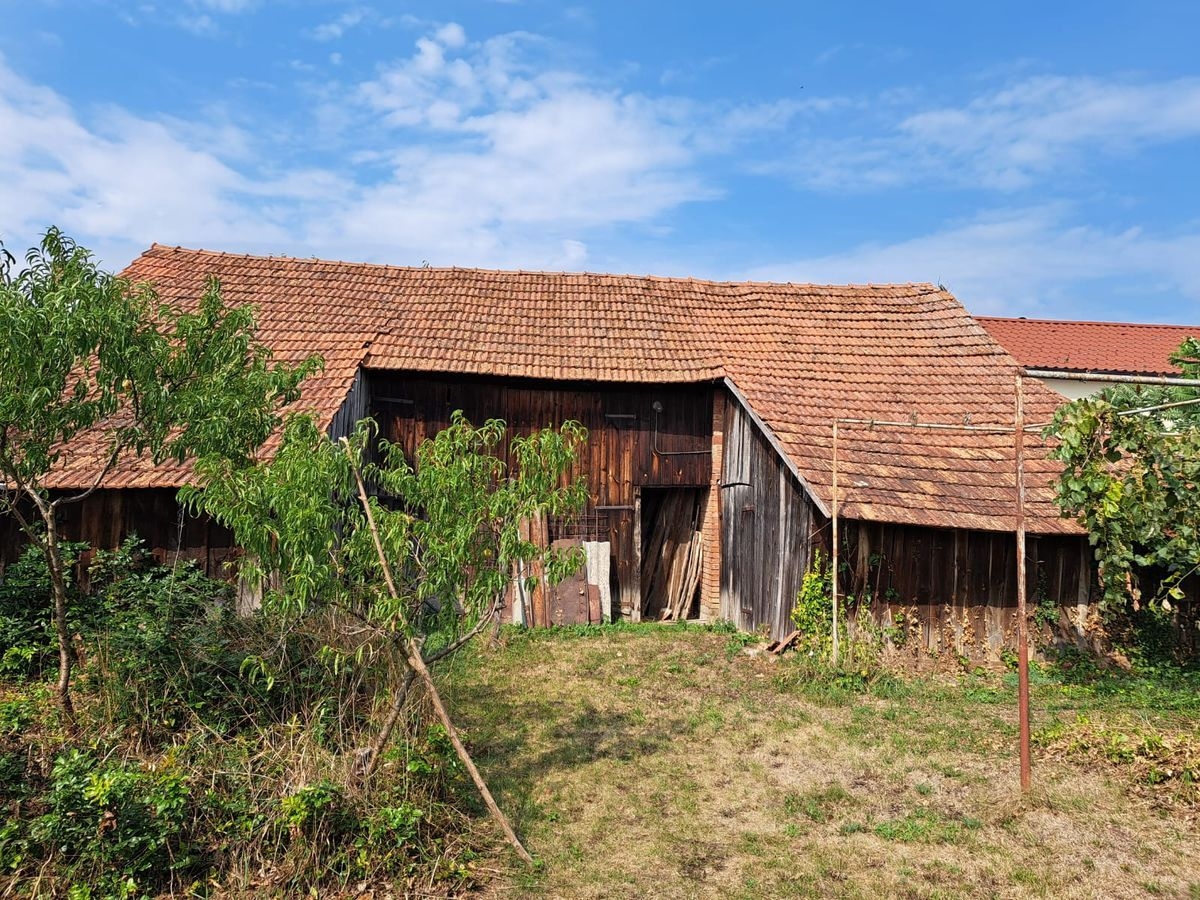 PRODAJE SE KUĆA ZA RUŠENJE U ČAKOVCU JUG 1046m2 - cover
