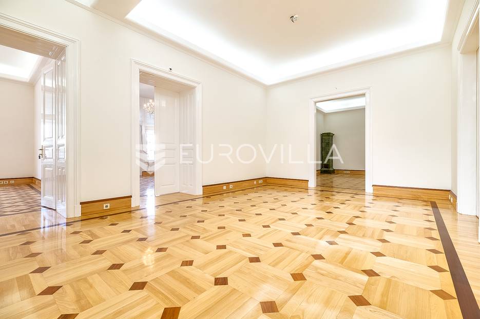 Trg Bana Jelačića ekskluzivan ured 320m2 na 3 katu - cover