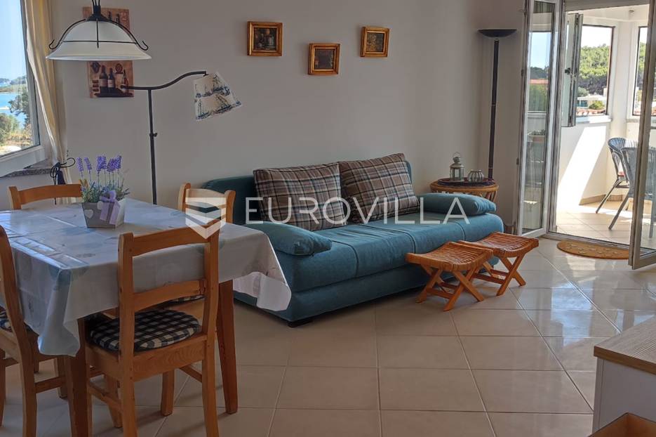 Pomer, dvosoban stan 45 m2, pogled na more - cover