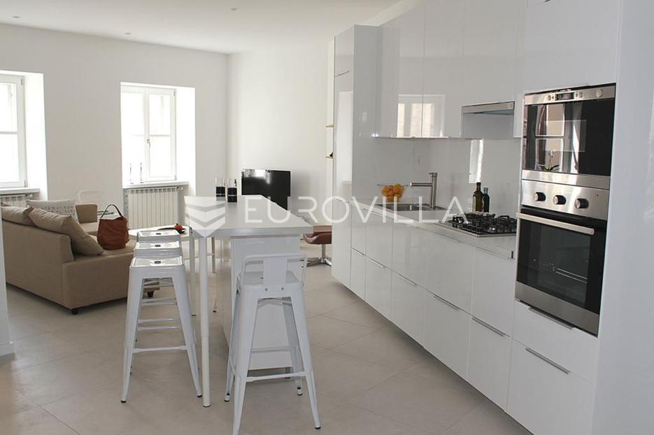 Istra, Pula, moderno renoviran stan u centru grada - cover