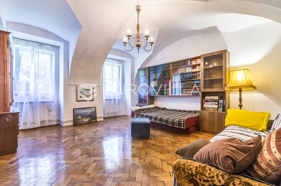 Gornji grad Visok ul. dvosoban 60 m2 parking najam - cover