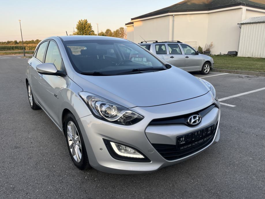 Hyundai i30 1,6 CRDi - cover