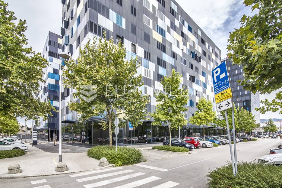 Zagreb, Strojarska VMD prekrasan trosoban stan NKP 73,53 m2 + garaža - cover