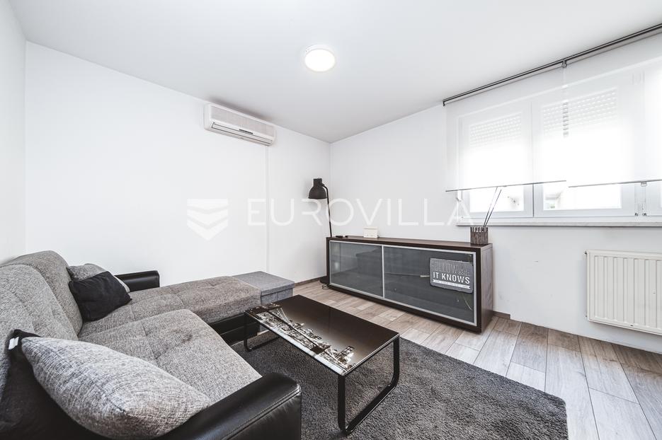 Zagreb, Trešnjevka, dvosoban novouređen stan 36,50 m2 s ostavom i parkirnim mjestom - cover