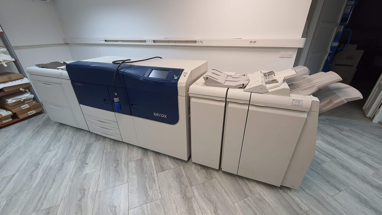Versant 2100+SRA3+Fiery EX-P2100+ES2000+Finsher. NA SKLADIŠTU 2 KOMADA! - cover