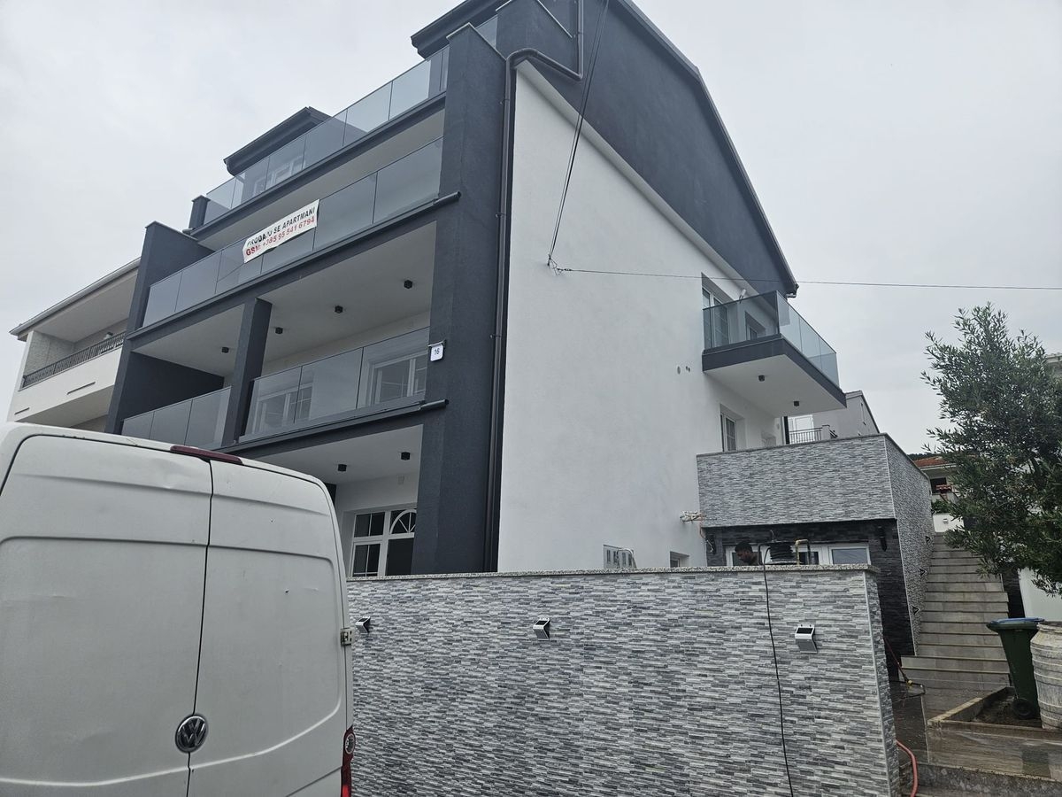 PRODAJE SE APARTMAN U CRIKVENICI 400M OD MORA - cover
