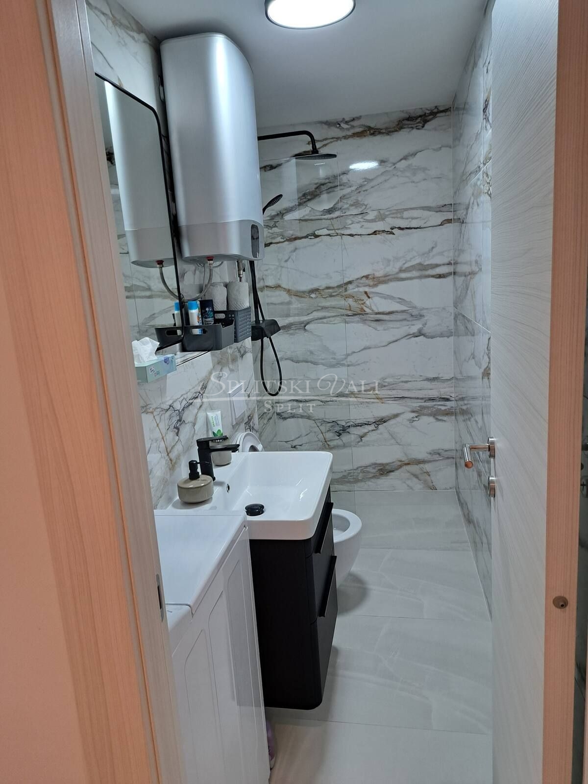 Odličan jednosoban stan za najam! 1.10.-1.6.! Blizina kampusa! - cover