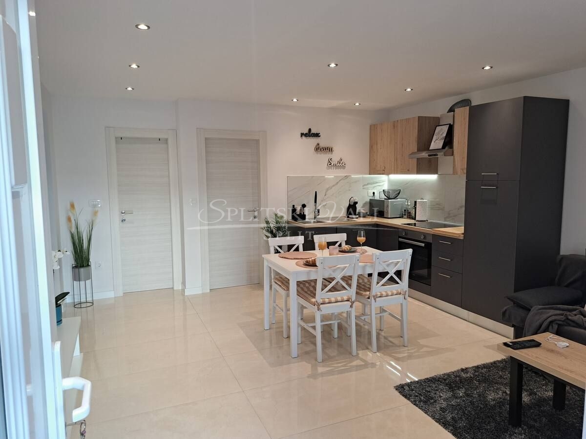 Odličan jednosoban stan za najam! 1.10.-1.6.! Blizina kampusa! - cover