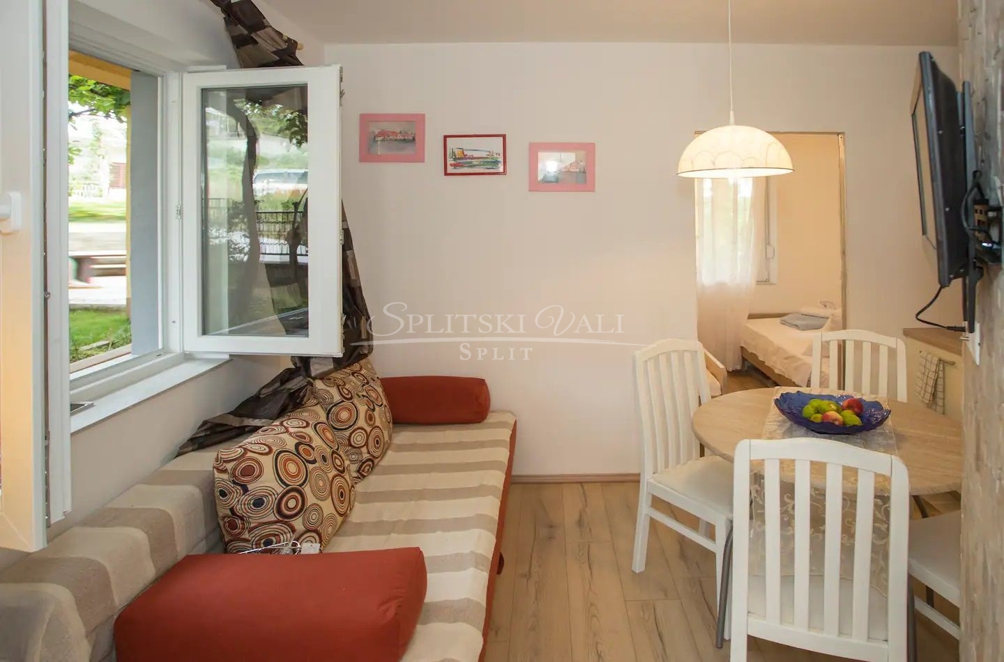 APARTMAN SA PRISTUPOM BAZENU, SOLIN - ZA NAJAM OD 22.09.-01.06 - cover