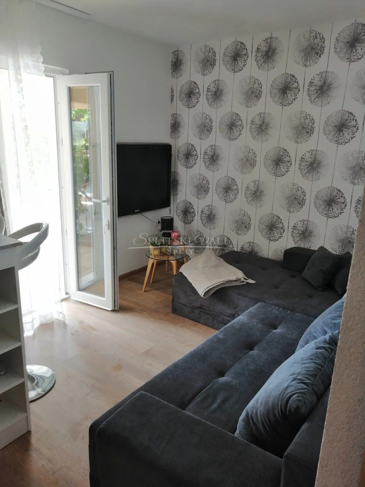 DVOSOBNI APARTMAN SA PRISTUPOM BAZENU, SOLIN - OD 22.09.-01.06. - cover