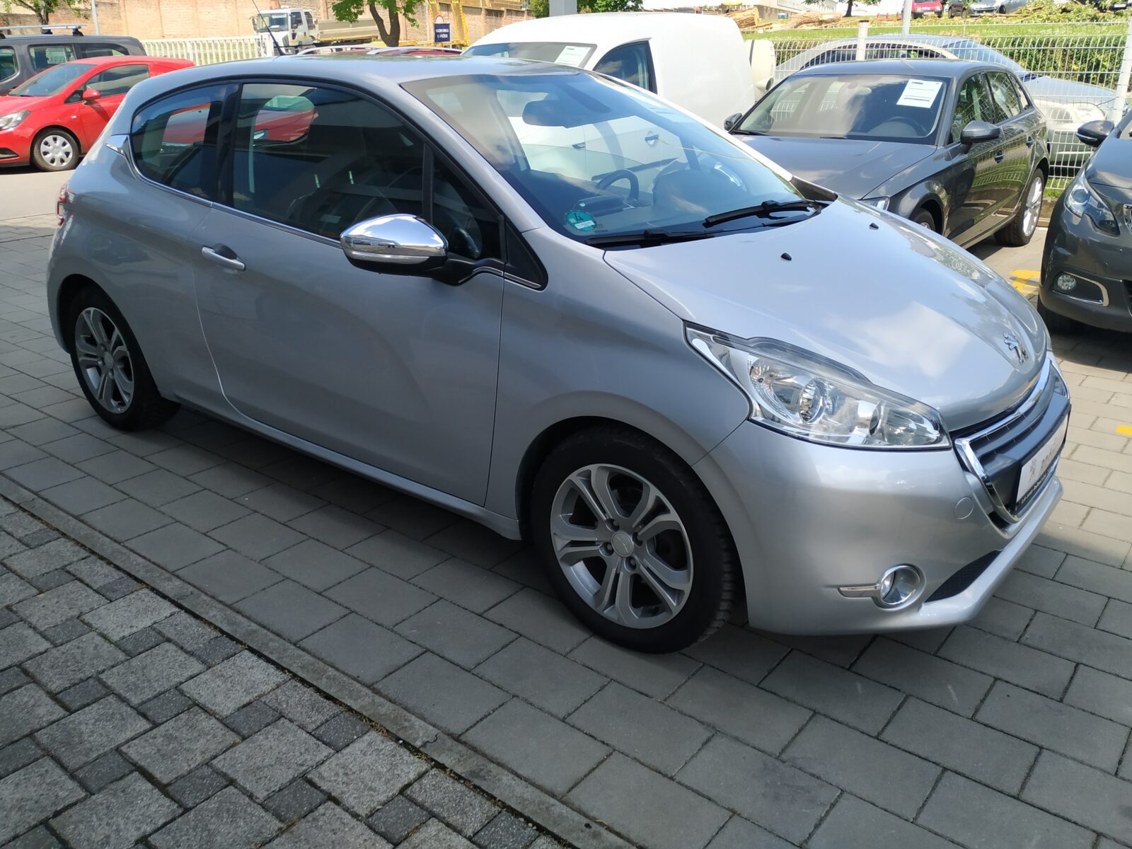 Peugeot 208 1.4 VTI "KLJUČ U RUKE" - cover