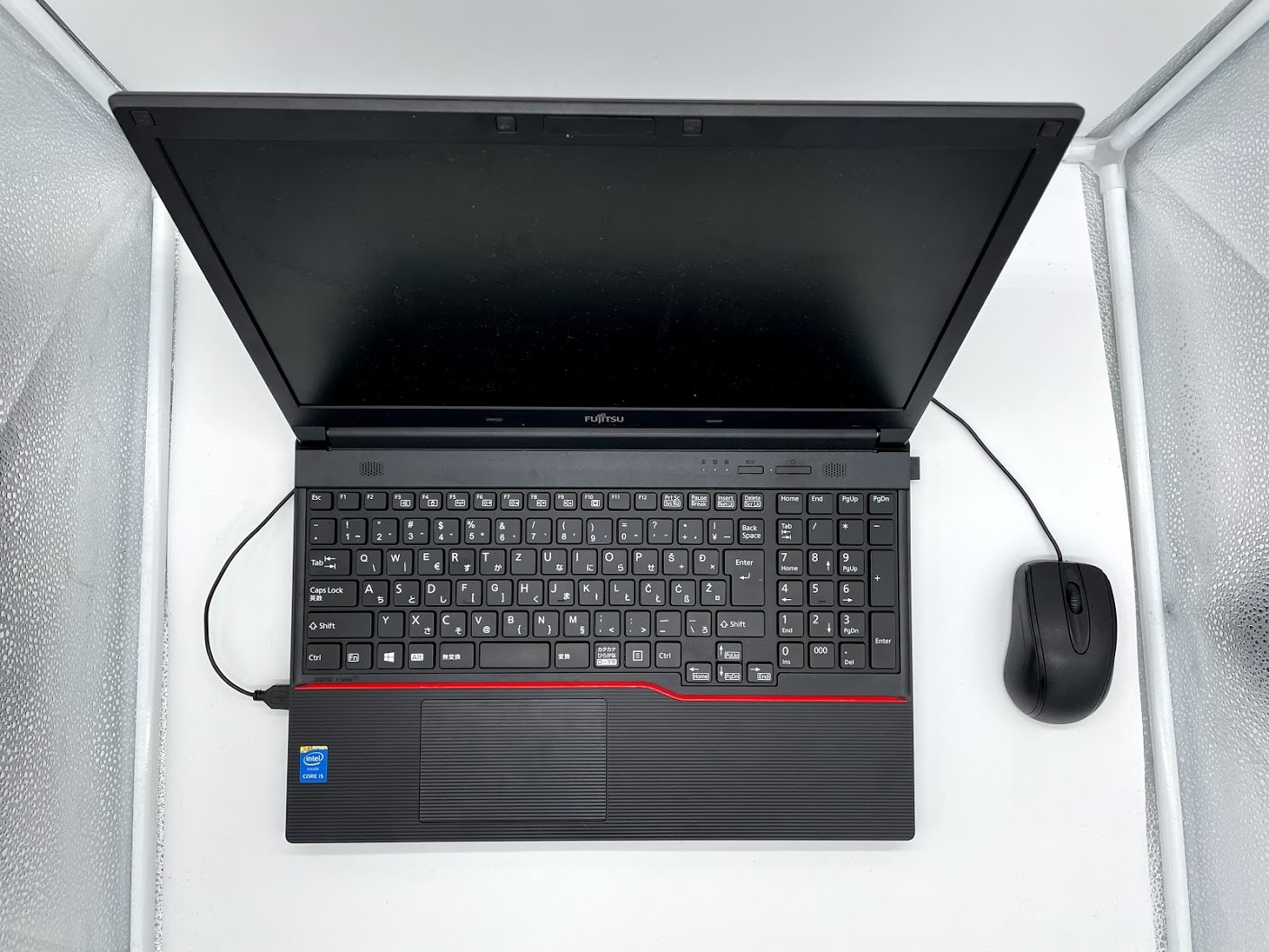 Rabljeni laptop Fujitsu A574 - without touchpad / i5 / RAM 4 GB / 15,6″ / HD - cover