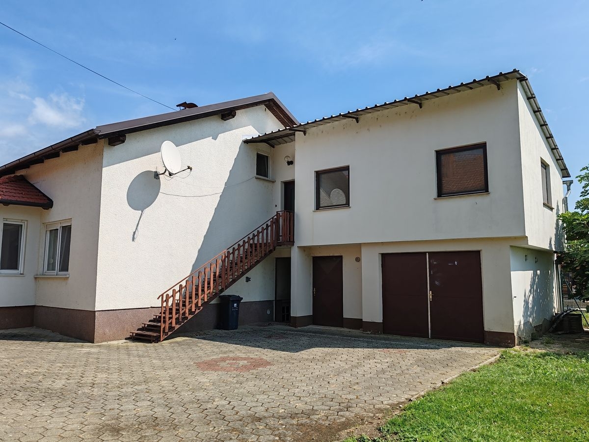 PRODAJE SE USELJIVA KUĆA U NOVOM SELU ROK - cover