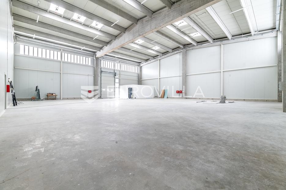 Velika Gorica, skladišna hala  1200 m2 NOVOGRADNJA - cover