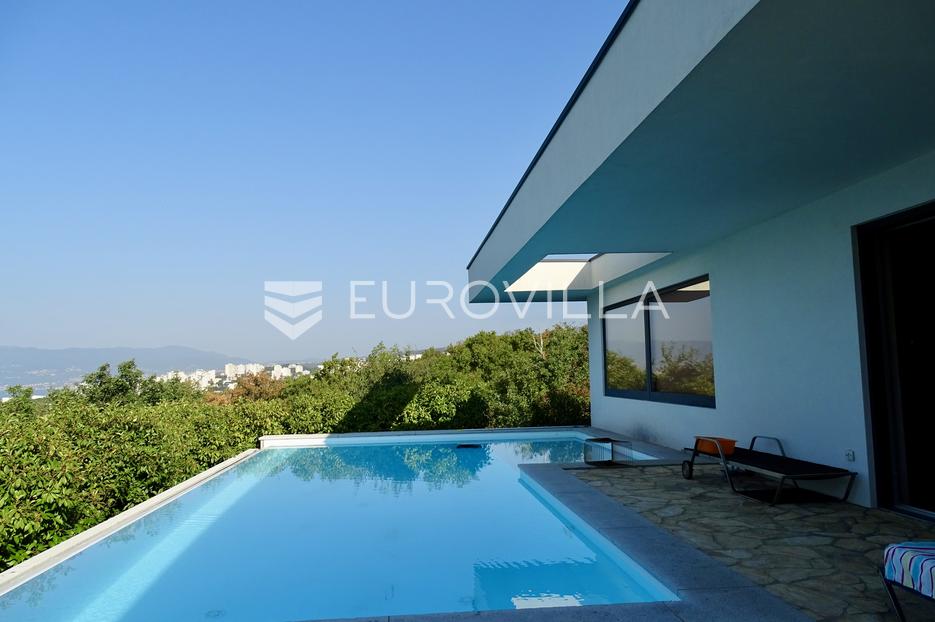 Rijeka, Kostrena - obiteljska villa s bazenom i gostinjskom kućom - cover