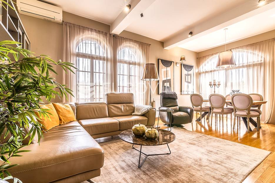 Gajnice, prekrasna obiteljska vila od 360 m2 na parceli 443 m2 - cover