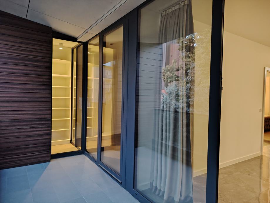 Novo!! Moderan Stan 125 m2 (spremište, balkon, 87 m2 Terase)+2 GPM, lift - cover