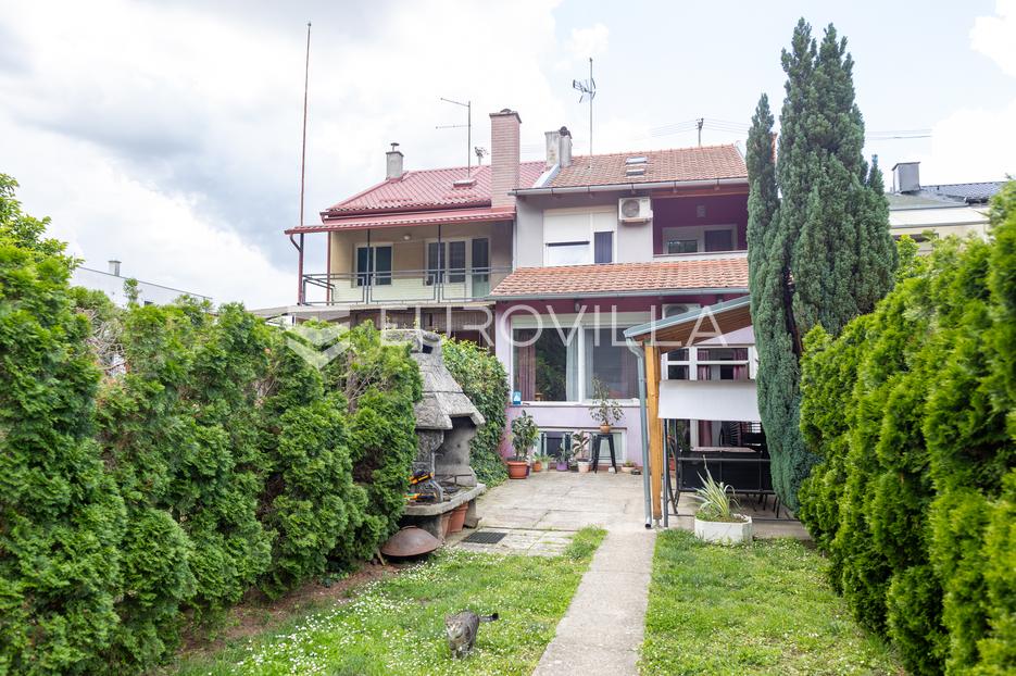 Osijek, Donji grad, kuća s 4 spavaće sobe i dvorištem, uz školu - cover