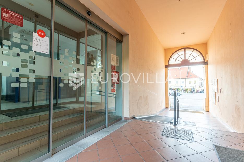 Požega,  Trg sv.Trojstva, atraktivan poslovni prostor 235 m2 - cover