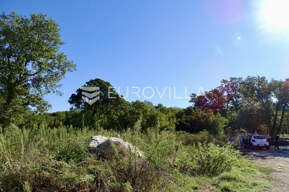 Njivice, građevinsko zemljište 3.946m2 za 6 samostojećih zgrada - cover