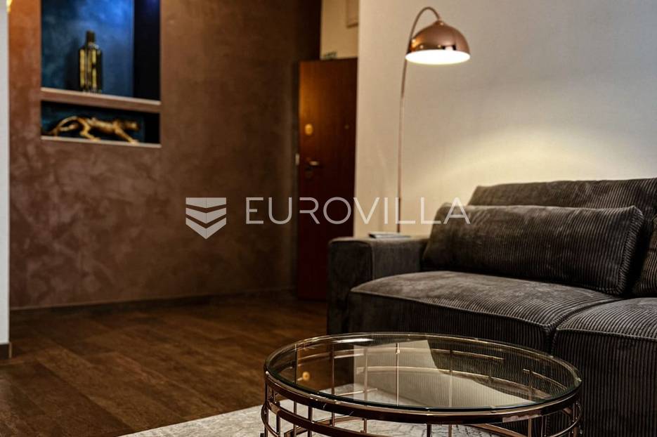 Split, apartman unutar Dioklecijanove palače s uključenim režijama - cover