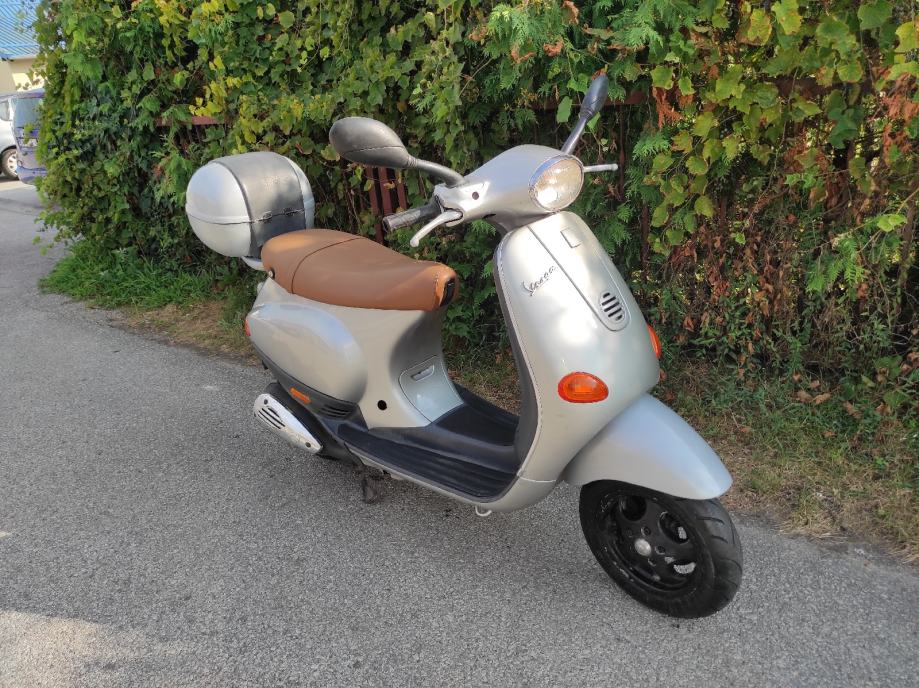 Vespa Vespa 50 ET4 50 cm3 može kartice do 36 rata, 2012 god. - cover