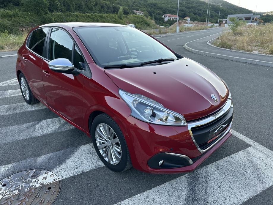 Peugeot 208 1,2 style oprema samo 54000 km - cover