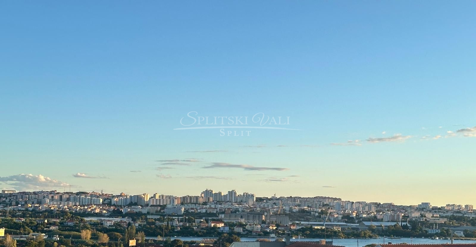 NOVO! Solin,Sv.Kajo: Odličan dvosoban stan, jug, lođa 10m2, 2 parkinga - cover