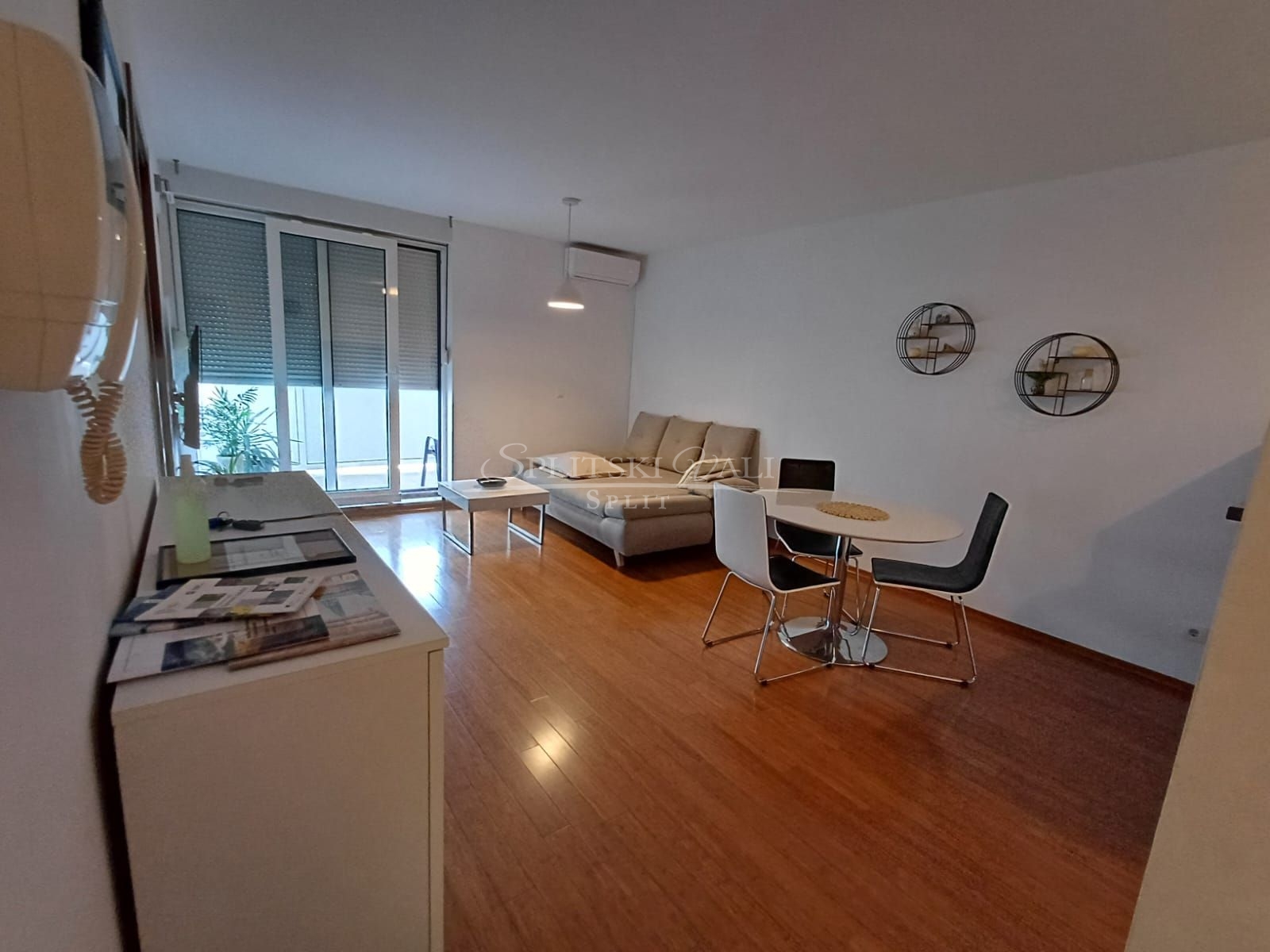 Bol, predivan jednosoban stan s balkonom - do 10.06.2025 - cover