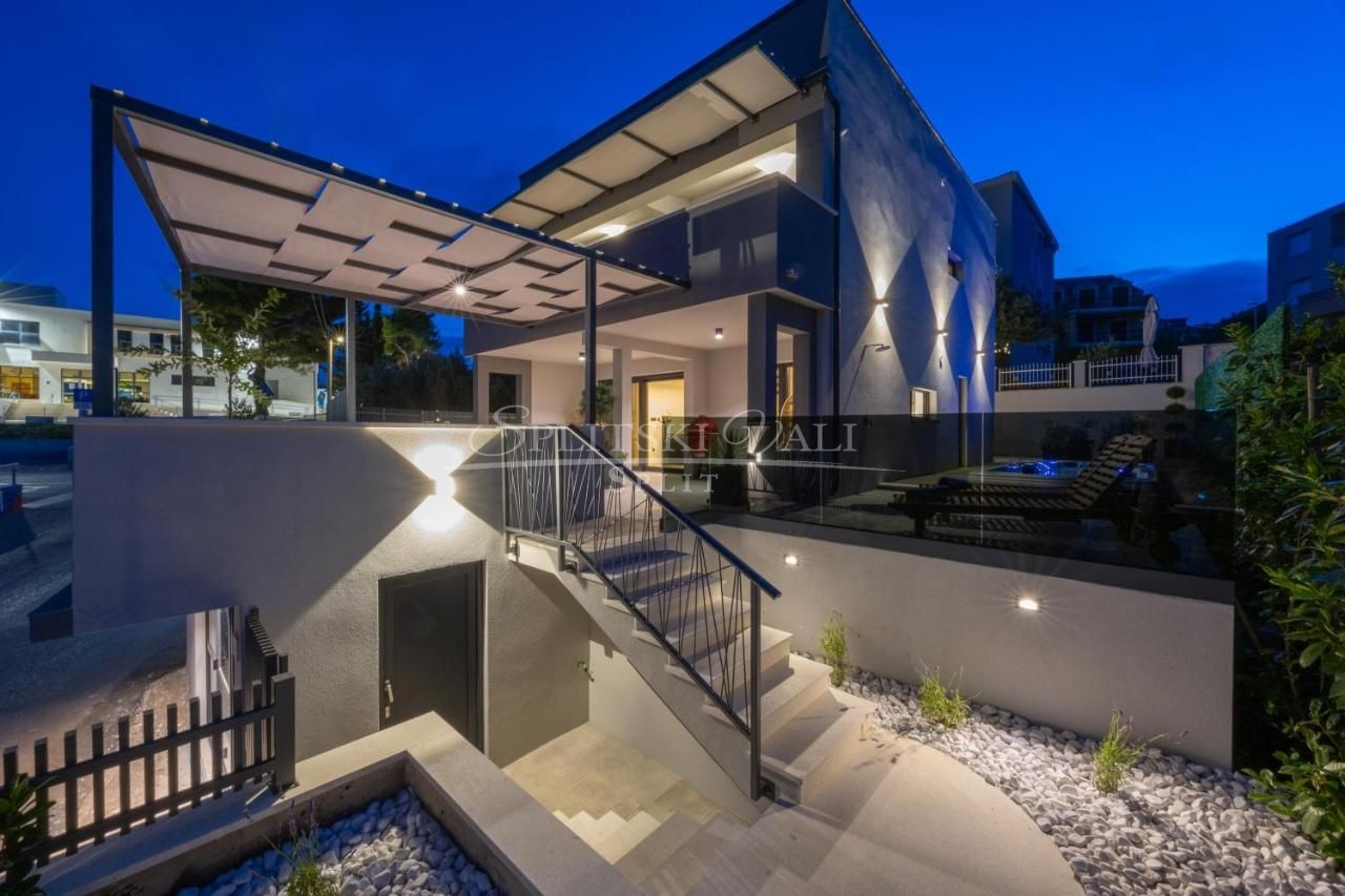 Luksuzna vila za najam! - cover