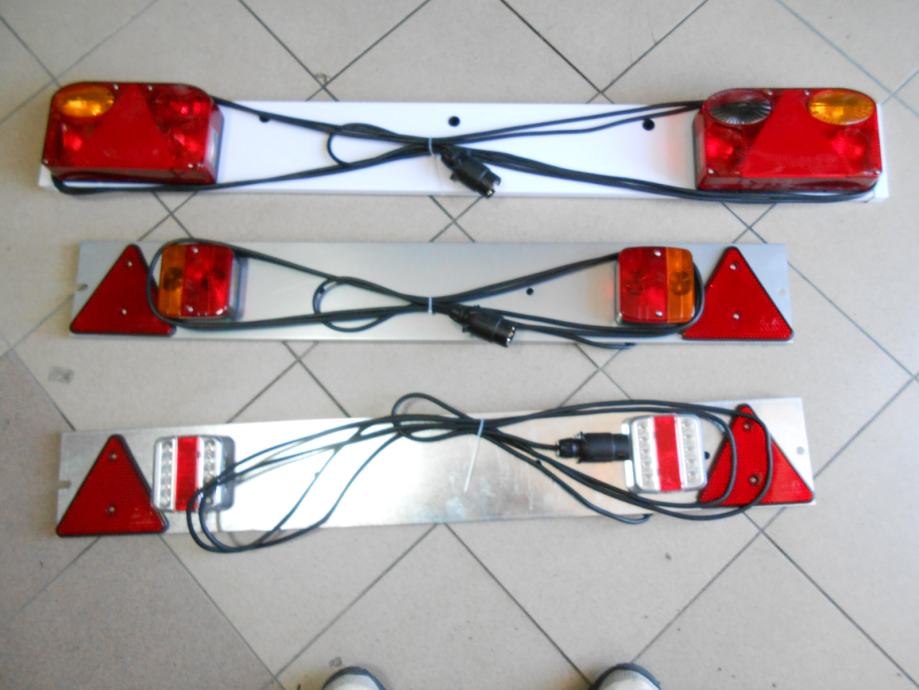 ZADNJA LAMPA SA NOSAČEM - cover