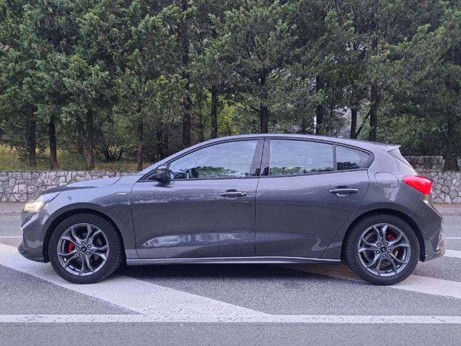 Ford Focus ST-LINE 1,0 EcoBoost 125 ks - cover