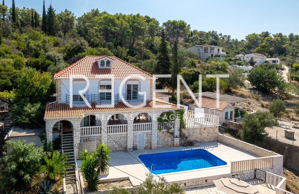 Šolta, Rogač - Mediteranska vila prvi red uz more 264 m2 ekskluzivna prodaja - cover