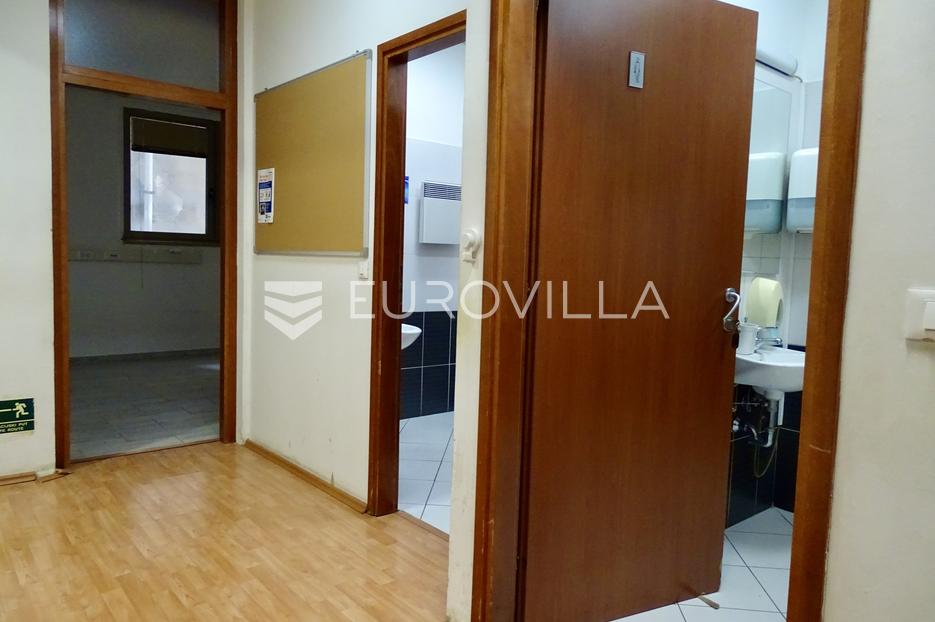 Rijeka, Centar, poslovni prostor površine 800m2 - cover