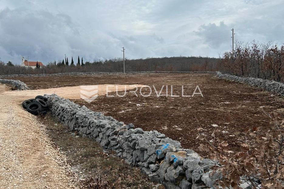 Lovreć, Dalmatinska zagora - građevinska parcela uz glavnu prometnicu - cover